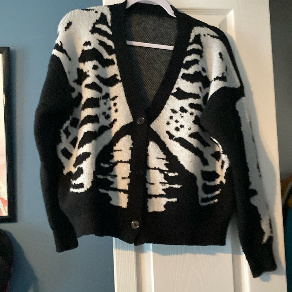 EUC Oversized skeleton sweater